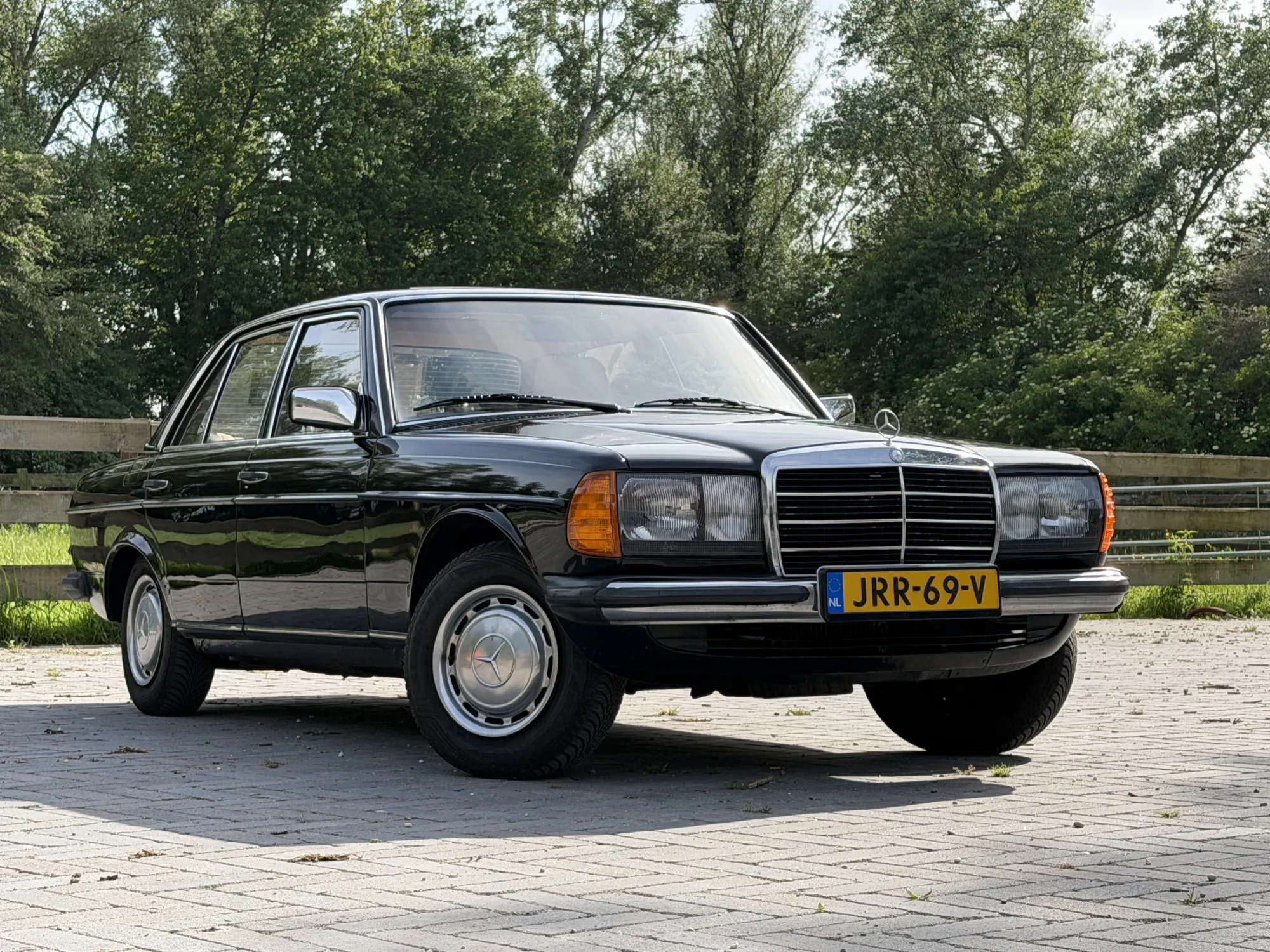 MERCEDES-BENZ 200