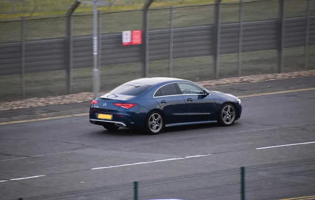 MERCEDES-BENZ CLA 200
